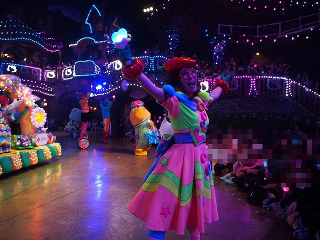 サンリオピューロランド「ミラクルギフトパレード」のダンサー